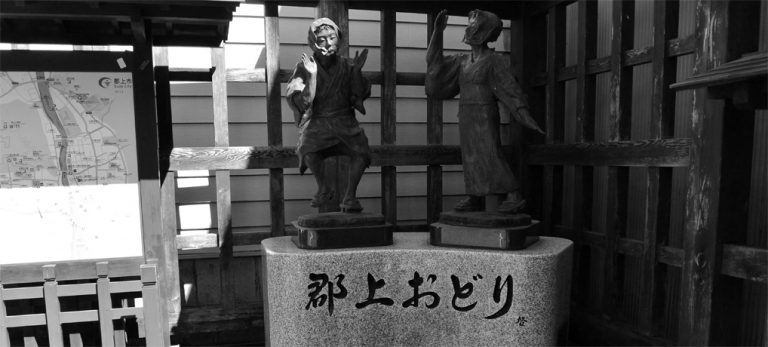 岐阜・郡上八幡で日本一キチガイな「郡上おどり」と「重伝建のレトロな町並み」に触れる
