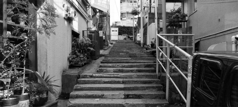 坂の上の花街…渋谷・円山町の町並み